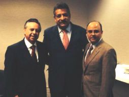 Sergio Alcocer (d) y el embajador Eduardo Medina Mora (i) en la Reunión de Cónsules en Atlanta. TOMADA DE @ConsulMexOrl  /