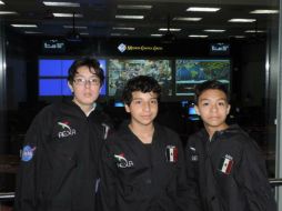 En su viaje, los chicos visitaron las instalaciones del la NASA. Tomada de: @jetmarsrobotix en Twitter. ESPECIAL /