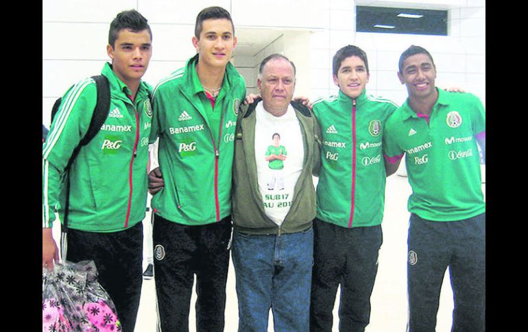 Antonio Hernandez, Raul Gudiño, Erich Hernandez y Marco Antonio Granados en el aeropuerto ESPECIAL /