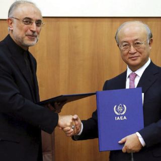 Irán firma convenio de inspección nuclear con la OIEA
