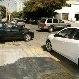 Fotografían a carros que infringen reglamento en Tlaquepaque