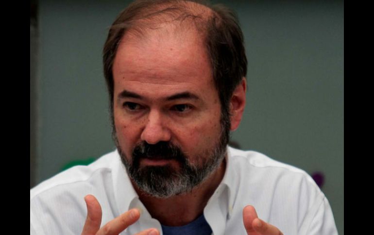 Juan Villoro dice que dentro del periodismo no hay posibilidad de posponer el mensaje para tus lectores. ARCHIVO /