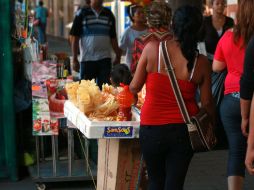 Fracciones políticas de oposición en Guadalajara han documentado irregularidades en la depedencia al permitir el ambulantaje. ARCHIVO /