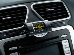 El conductor deberá estacionar su vehículo y apagarlo para recibir o realizar una llamada telefónica o hacer uso de los dispositivos. ESPECIAL /