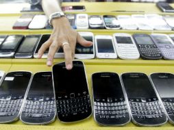 Se calcula que las suscripciones a teléfonos móviles alcanzarán los nueve mil 300 millones para 2019. ARCHIVO /