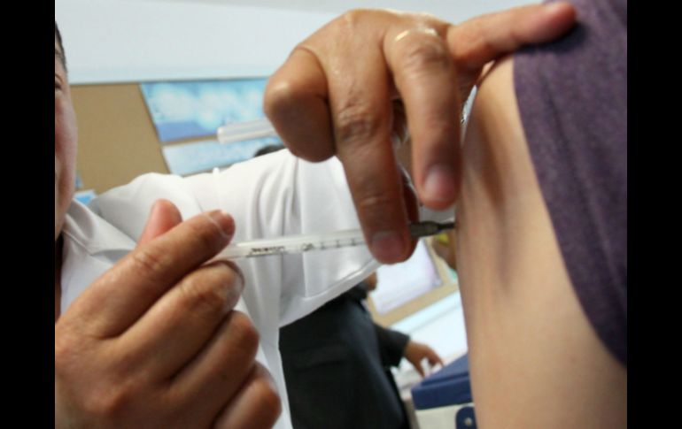 Otros mecanismos para evitar este padecimiento incluyen una alimentación saludable, y la aplicación de la vacuna BCG. ARCHIVO /