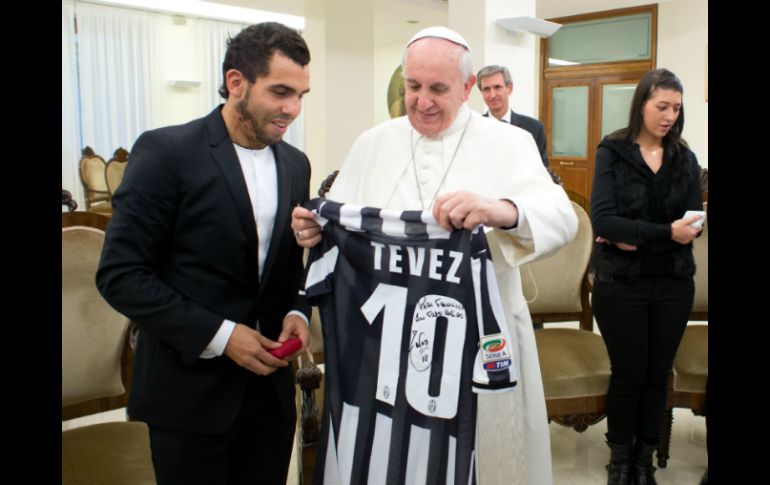 Varios deportistas han aprovechado para visitar a la máxima autoridad de la iglesia católica. EFE /