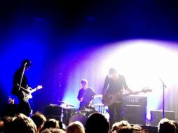 Sharin Foo se presentó en el escenario sin su compañero  Sun Rose Wagner.  Foto de @theraveonettes ESPECIAL /