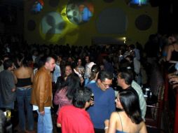 En diferentes zonas de la ZMG vecinos padecen por bares, restaurantes y torres altas. ARCHIVO /