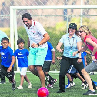 Reunidos en torno a un balón