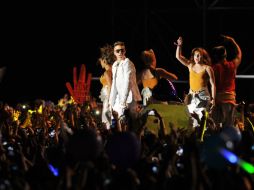 Sus fanáticas lo siguen alzando como el cantante adolescente más popular del último lustro. AFP /