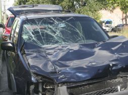 En la colonia Lomas de Zapopan fue localizada con huellas de choque la camioneta con la que presuntamente atropellaron a jóvenes.  /