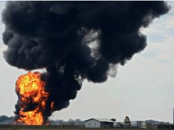 Medios locales afirman que la línea de gas explotó tras ser golpeada por un grupo de trabajadores del lugar. EFE /