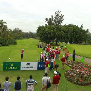 Fanáticos siguen a golfistas en el Country Club