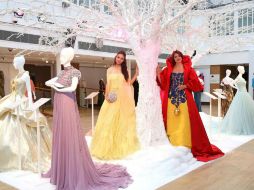 Los diseños permanecieron expuestos desde el 9 de noviembre en una sala decorada por los conocidos almacenes británicos Harrods. ESPECIAL /
