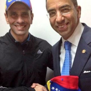 Confunden en Venezuela a Lozano con 'empresario conspirador'