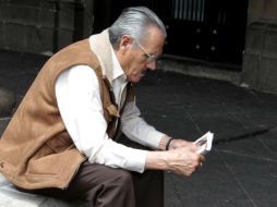 Ocho de cada 10 personas de la tercera edad aseguran que no es fácil contar con representación y asistencia jurídica gratuita. ARCHIVO /