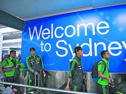 Los jugadores mexicanos arribaron a Australia sin poses triunfalistas y centrados en que todavía no se consigue el pase al Mundial. ESPECIAL /