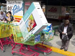 Las protestas no impidieron el flujo de visitantes a las tiendas. NTX /