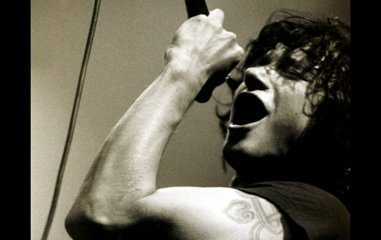 Enrique Bunbury  ha colaborado con artistas como Robi Draco Rosa, Andrés Calamaro, Zoé, Ely Guerra y Aterciopelados. ARCHIVO /