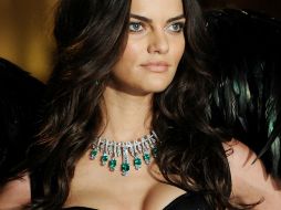 En esta teporada, rubíes, esmeraldas y zafiros han lucido en las pasarelas de las grandes capitales de la moda.  /