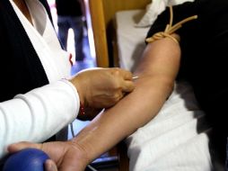 El contagio de la enfermedad puede ser a través de fluídos, sangre, contacto sexual y perinatal. ARCHIVO /