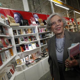Poniatowska presenta libro dedicado a su ex esposo