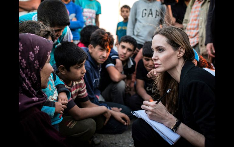Angelina Jolie recibirá el premio 'Jean Hersholt Humanitarian', por acciones humanitarias. AP /