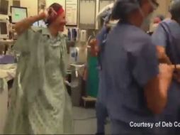 La paciente prefirió bailar previo a la cirugía. ESPECIAL /