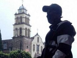 Por la mañana, grupos de autodefensa de Buenavista y Tepalcaptepec tomaron la alcaldía de Tancítaro. SUN /