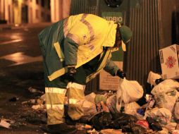Sindicatos en Madrid convocaron a huelga en la limpieza viaria en protesta por los despidos para mil 134 trabajadores. EFE /