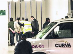 Los primeros visitantes retenidos, en el edificio de Zapopan.  /