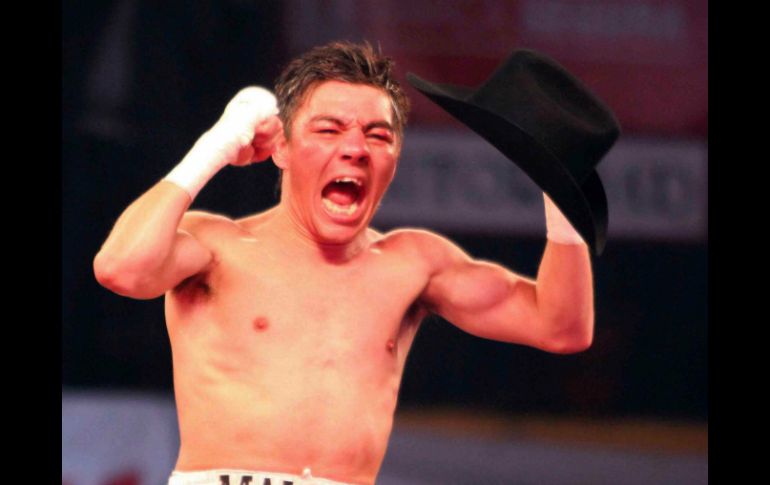 Jorge Arce se impuso a un rival mucho más joven que él. MEXSPORT /