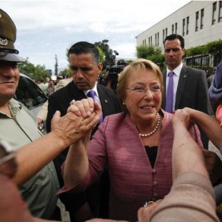 Bachelet y Matthei irán a segunda vuelta en elecciones chilenas