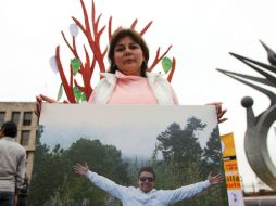 Marisela Medina, madre de Luis Octavio quien falleciera luego de que un vehículo Lobo cayera encima del Jeep en el que se trasladaba.  /