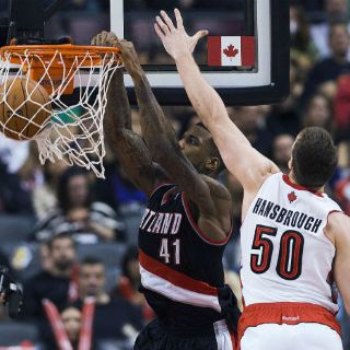 Blazers vencen a Raptors en tiempo extra
