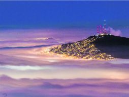Capa de niebla al pie del cerro del Cuatro. El fenómeno corresponde a la época del año y será normal que se repita, dicen especialistas  /