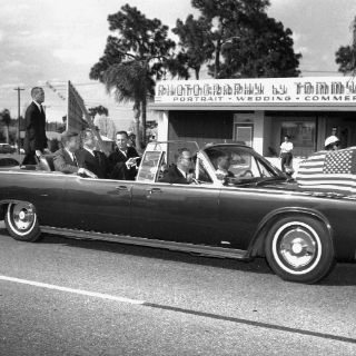 La muerte de Kennedy, un negocio literario