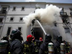 Éste es el quinto incendio que afecta al hermoso edificio blanco de tres pisos. AP /