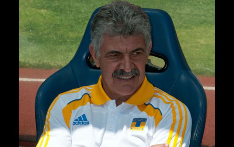 Ricardo 'Tuca' Ferretti dice que lo importante es obtener un boleto a semifinales. ARCHIVO /