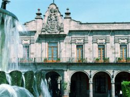 El Ayuntamiento tapatío busca convencer a servidores públicos que ya están en condición de retirarse a que lo hagan. ARCHIVO /