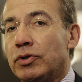 Calderón afirma que reservas de México triplican la deuda externa