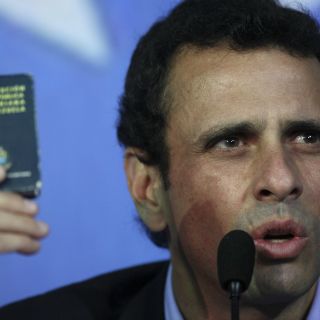 Capriles dice que ley de 'poderes especiales' de Maduro es corrupta