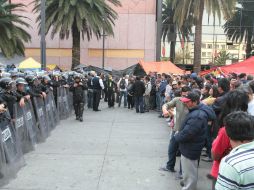 La tarde de este martes maestros de la CNTE se enfrentaron a elementos de la SSPDF. NTX /