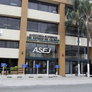 Godoy gasta 12 MDP en muebles y equipo