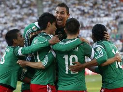 Al igual que muchos mexicanos, Héctor Moreno está feliz por el triunfo del Tri. AFP /