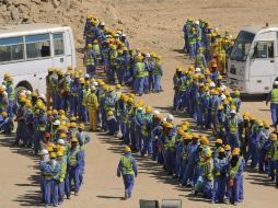 Los obreros migrantes trabajan en el proyecto mundialista bajo formas estrictas. EFE /