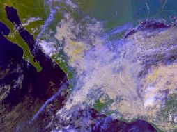 La entrada de aire marítimo tropical originará nublados con lluvia de moderada a fuerte en la Península de Yucatán y centro del país. ESPECIAL /
