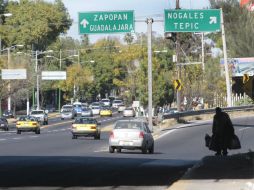 Para poder colocar señalética en calles y avenidas se debe tener permiso del Ayuntamiento correspondiente. ARCHIVO /