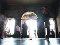 Hasta el cuello. El Ayuntamiento tapatío debe cerca de cuatro mil MDP, contando la deuda a bancos y los pasivos a corto plazo.  /